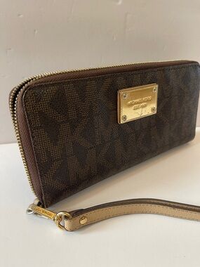 MICHAEL KORS Brown and Tan Signature Zip Wristlet